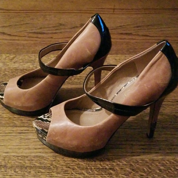 Heels - Picture 2 of 4